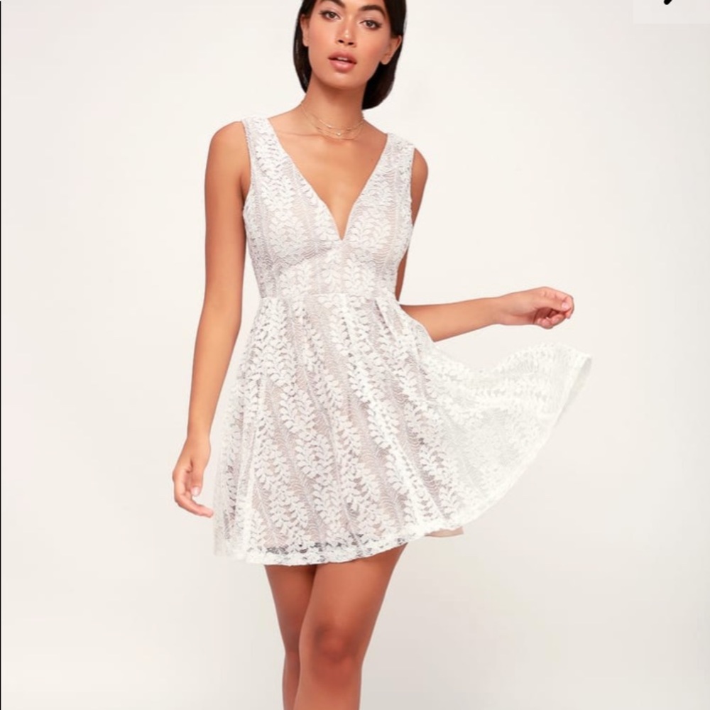 Lulu’s white lace dress